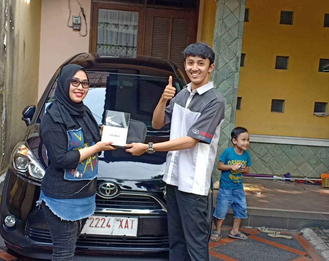 DEC All New Sienta V CVT Black